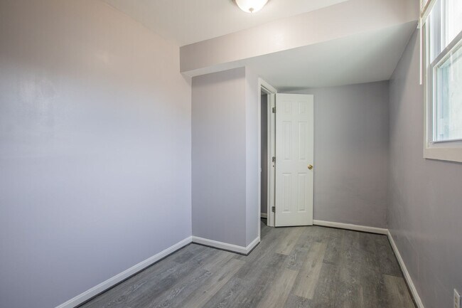 Building Photo - Beautiful 5 BR/3 BA Single-Family Home wit...