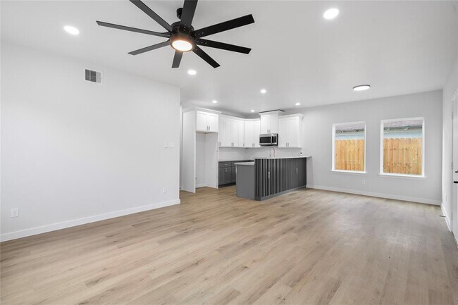 Building Photo - 7220 S Hall St