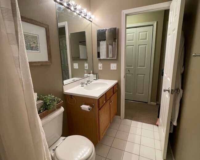 Building Photo - 4085 Waterford Dr