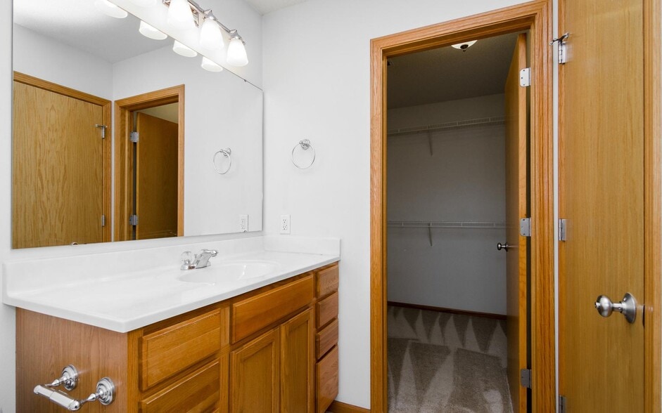 Building Photo - 534 Sicily Ct