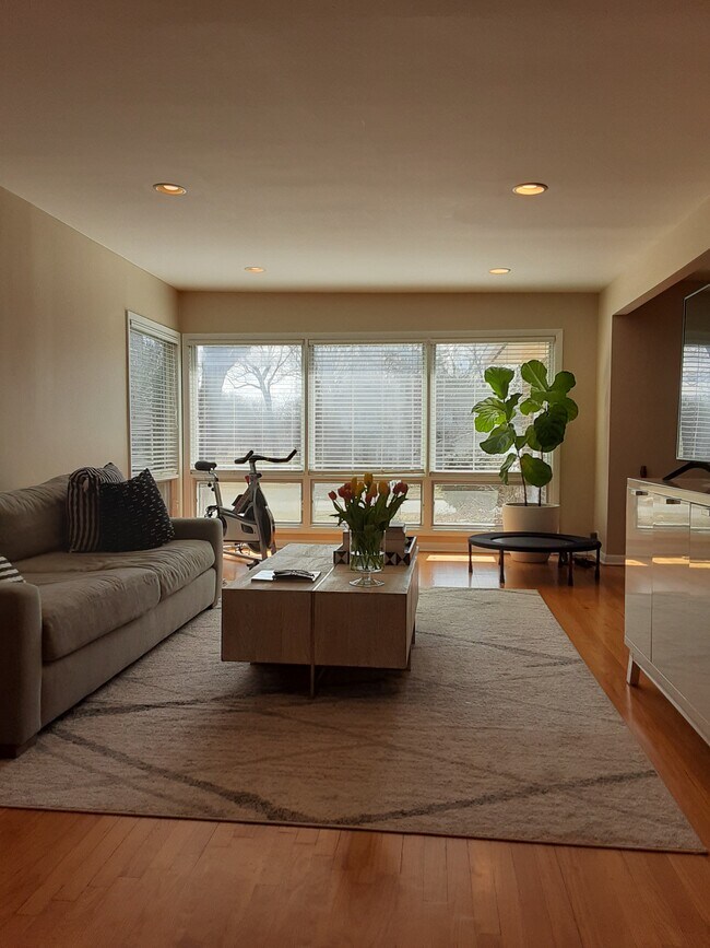 Building Photo - 433 Jefferson Ave