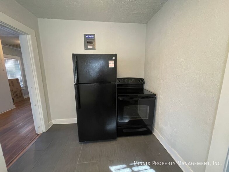 Building Photo - 1506 S Ong St