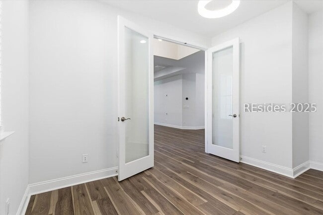 Building Photo - 155 Weekend Ave