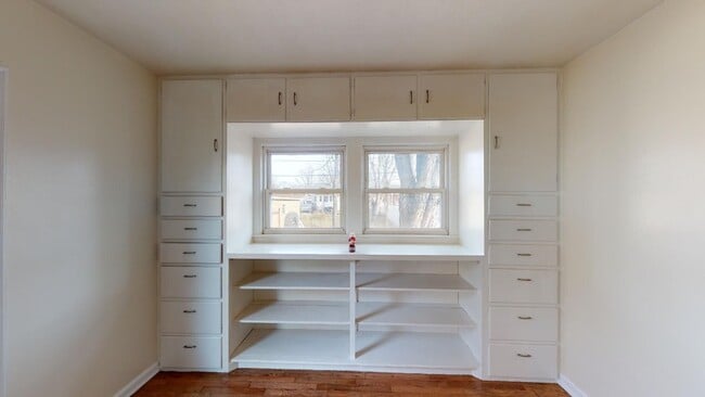 Building Photo - Duplex Available in Beaverdale - 3D Tour