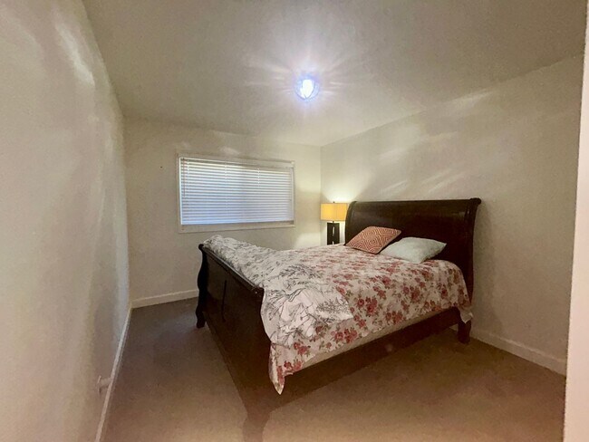 Building Photo - Beautiful Fully Furnished 4Bed/2Bath Home for Rent