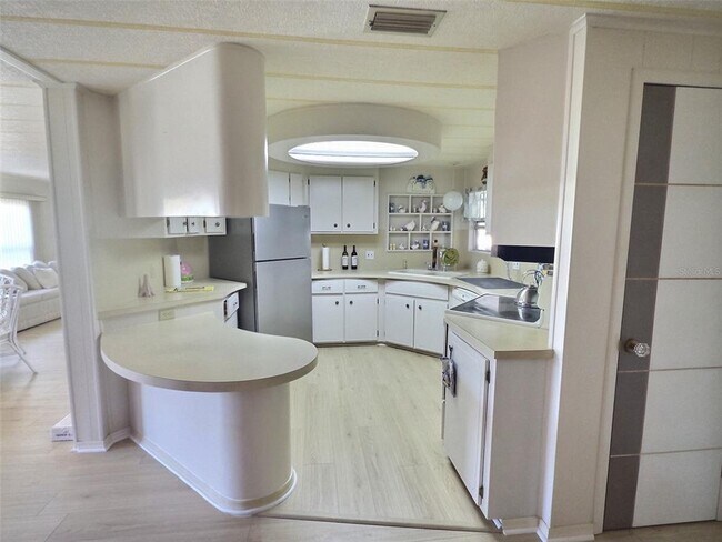 Building Photo - 46 E Palm Forest Dr