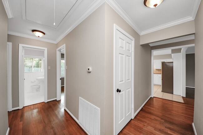 Building Photo - 9535 Vogue Ln