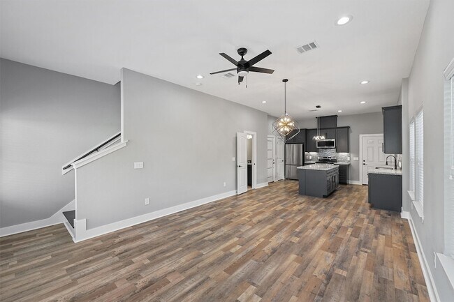Building Photo - 7704 Sealey St