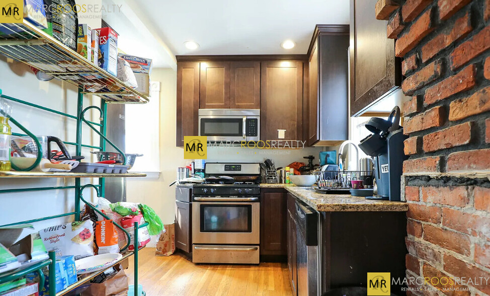 Primary Photo - 66 Parsons St
