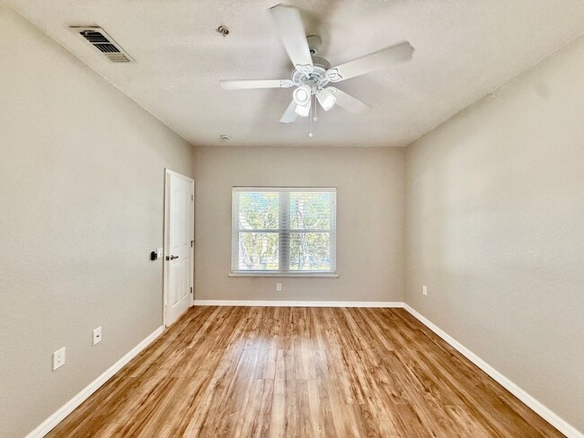 Building Photo - Immaculately updated 3/2.5 Three-Story Maitland Condo in Visconti!