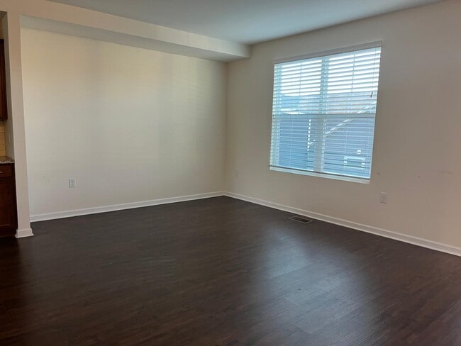 Building Photo - 425 Rhamkatte Rd