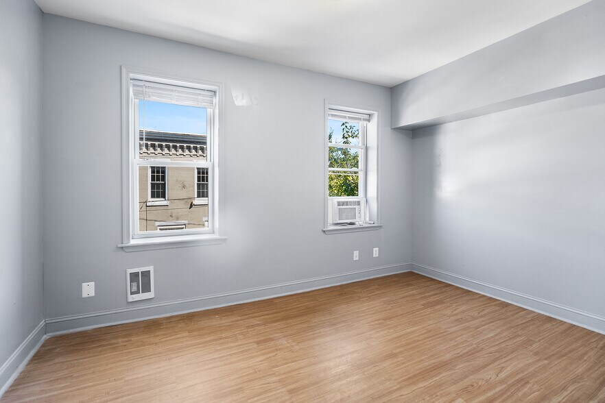 Building Photo - 1624 Edgley St