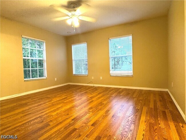 Building Photo - 117 Shadow Lakes Dr