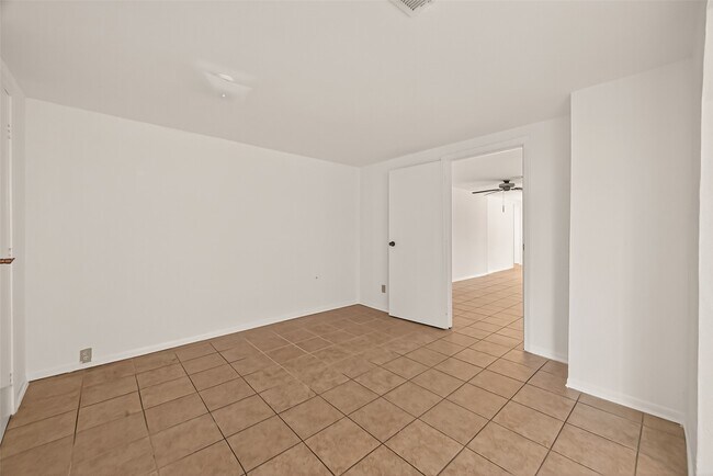 Building Photo - 6426 Mobud Dr