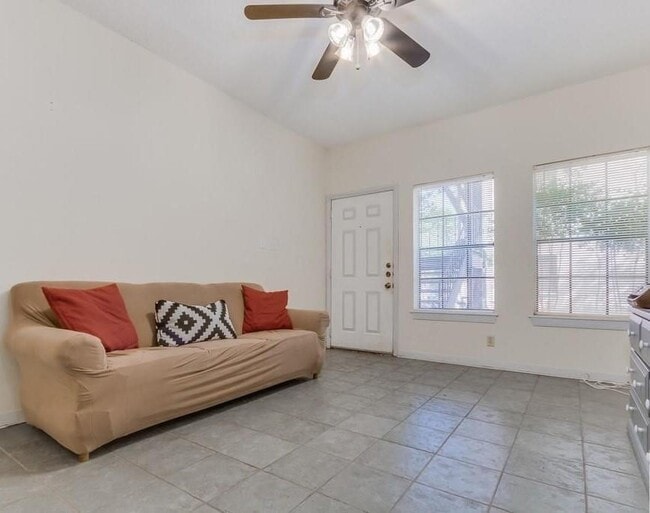 Building Photo - 2216 San Gabriel St