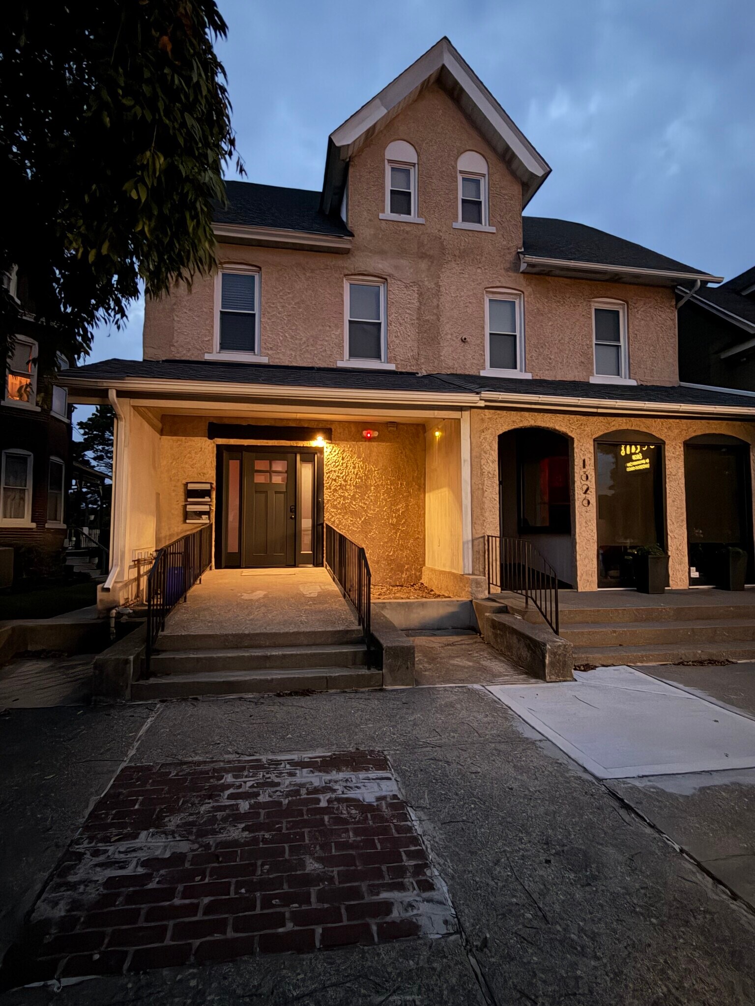 Building Photo - 1328 W Broad St