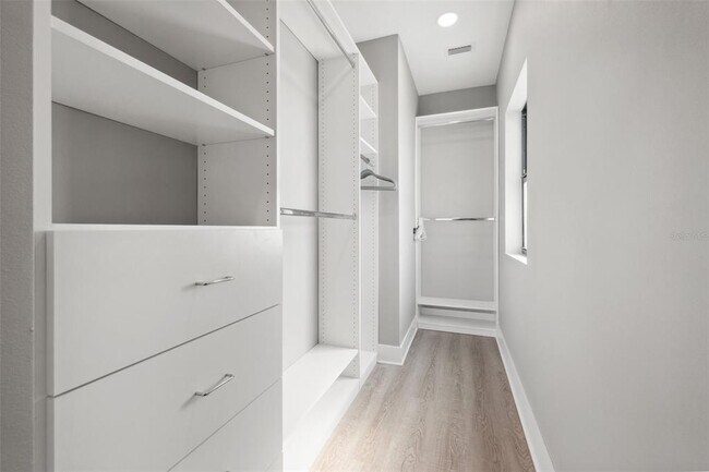 Building Photo - 12400 Capri Cir N