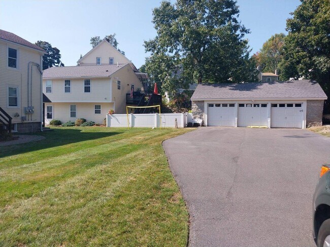 Building Photo - 20 Church St