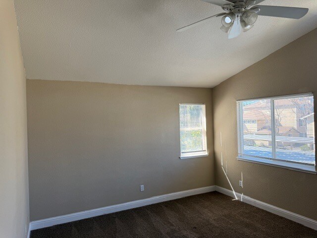 Building Photo - Tracy 3 Bedroom 2.5 Bathroom Home