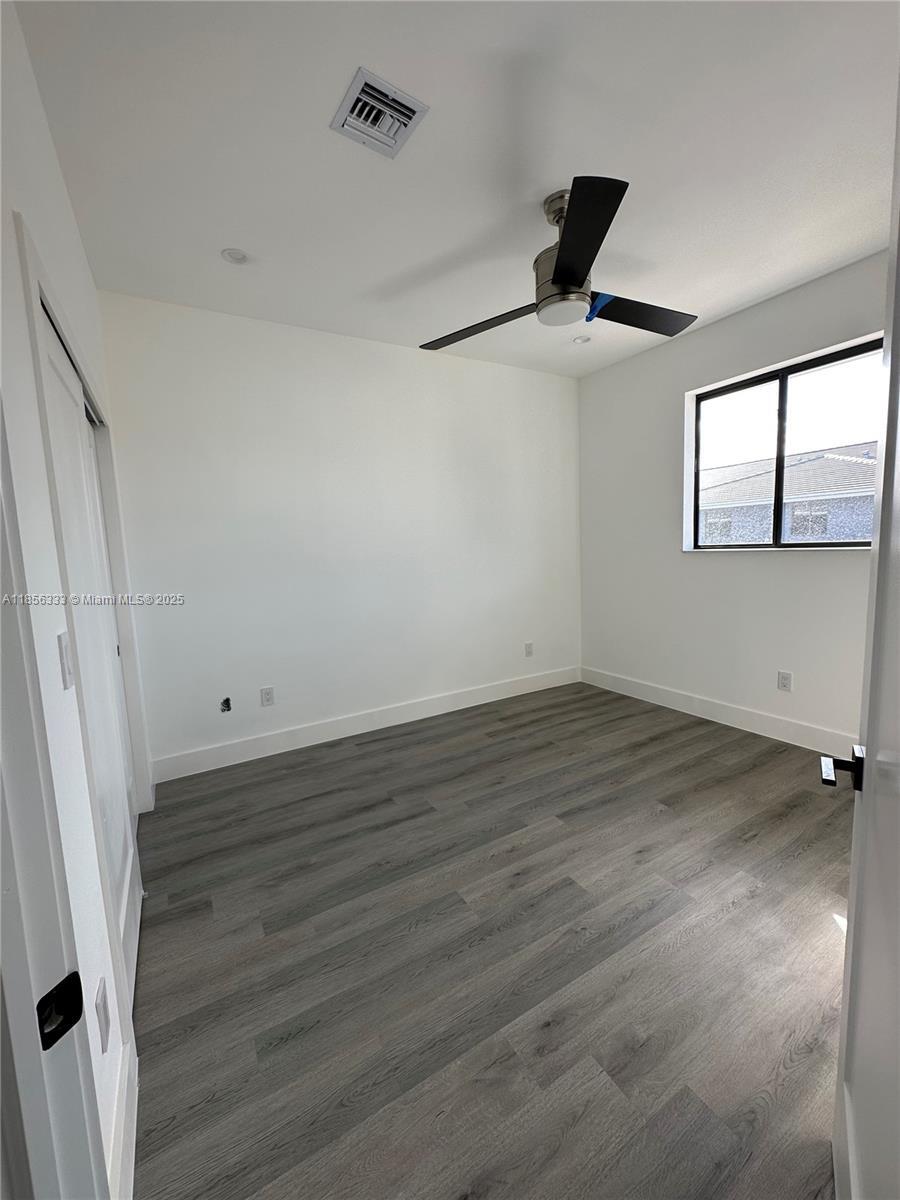 Building Photo - 4627 SW 32nd Ave