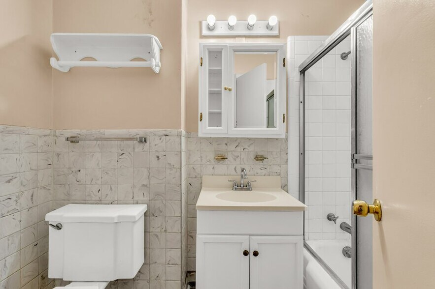 Building Photo - 711 Hemlock St