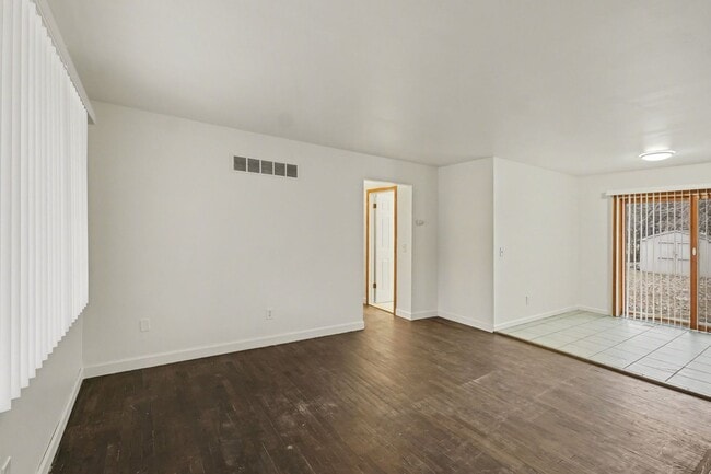 Building Photo - MOVE IN SPECIAL!!! - 1/2 OFF FIRST MONTH'S RENT - SIDE BY SIDE DUPLEX