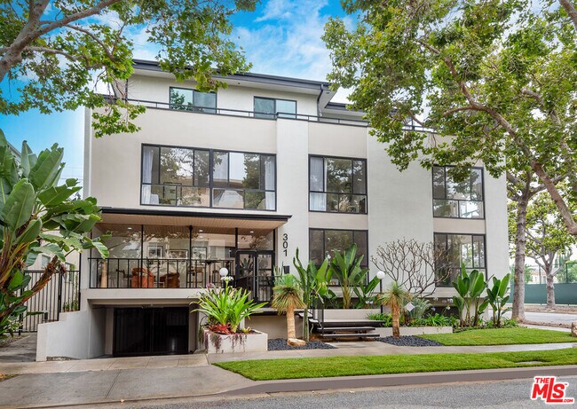 Building Photo - 301 Rexford Dr