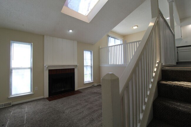 Building Photo - Fully Remodeled 2 Bedroom 1.5 Bath Duplex In Olathe