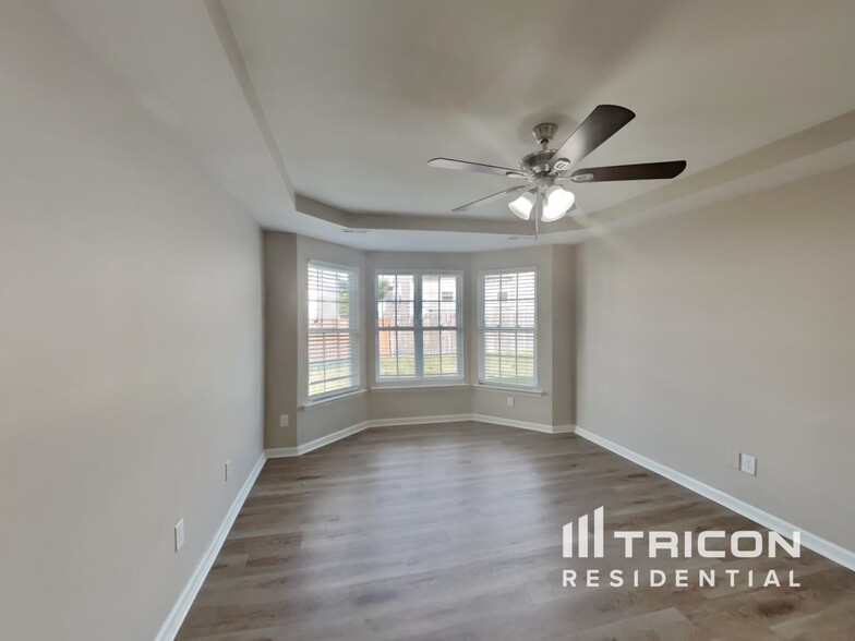Building Photo - 2531 Cres Forest Dr
