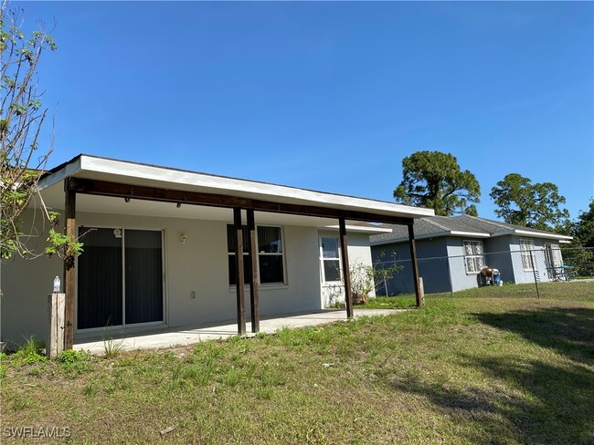 Building Photo - 539 Alexia Ave S