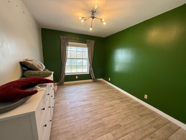 Building Photo - 2220 NE 68th St