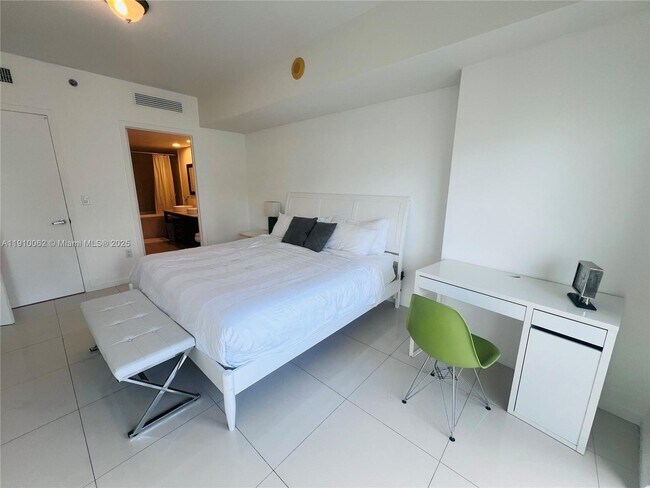 Building Photo - 485 Brickell Ave