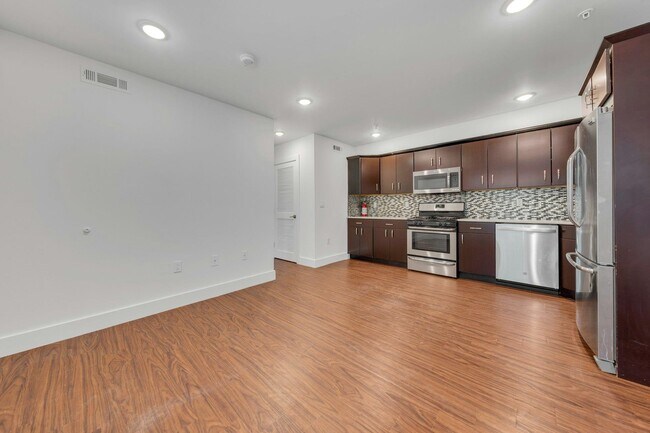 Building Photo - 308 18th St
