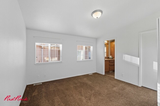 Building Photo - Single-Level 2 Bedroom Home in Washington 55+ Community!