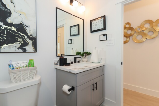 Building Photo - 4902 Higgins St