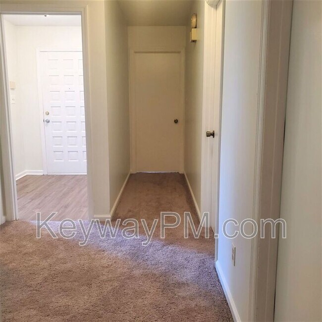 Building Photo - 4441 Shadowmoor Dr