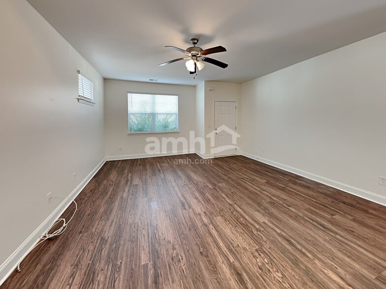 Building Photo - 417 Oscar Way