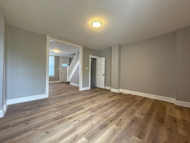 Building Photo - 2 Bedroom Home