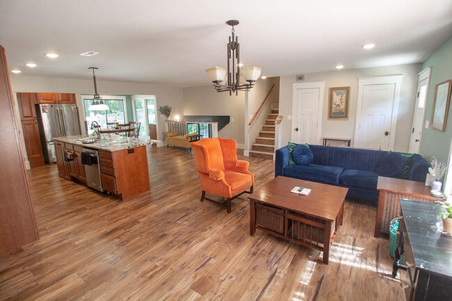 Building Photo - 3104 Oak Lawn Dr