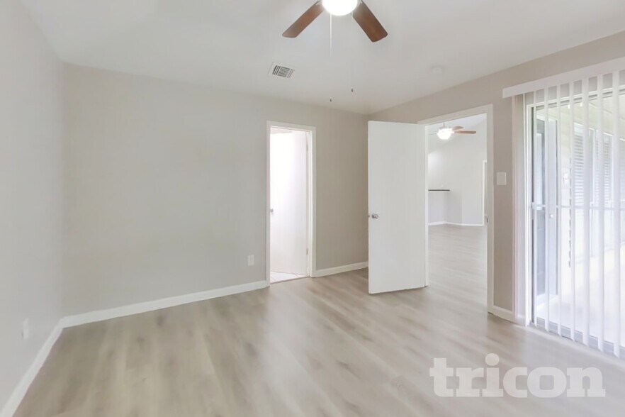 Building Photo - 14831 Waterside Dr