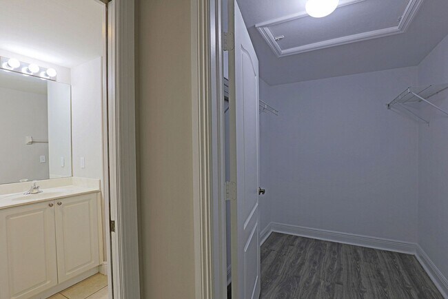 Building Photo - Villas at Venezia 4172-203