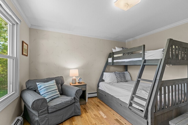 Building Photo - 46 Steamboat St