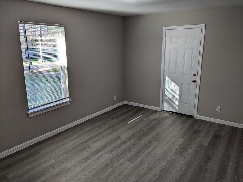 Family Room to Back Porch - 514 Corydon Dr