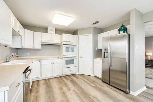 Building Photo - 23012 Verano Dr