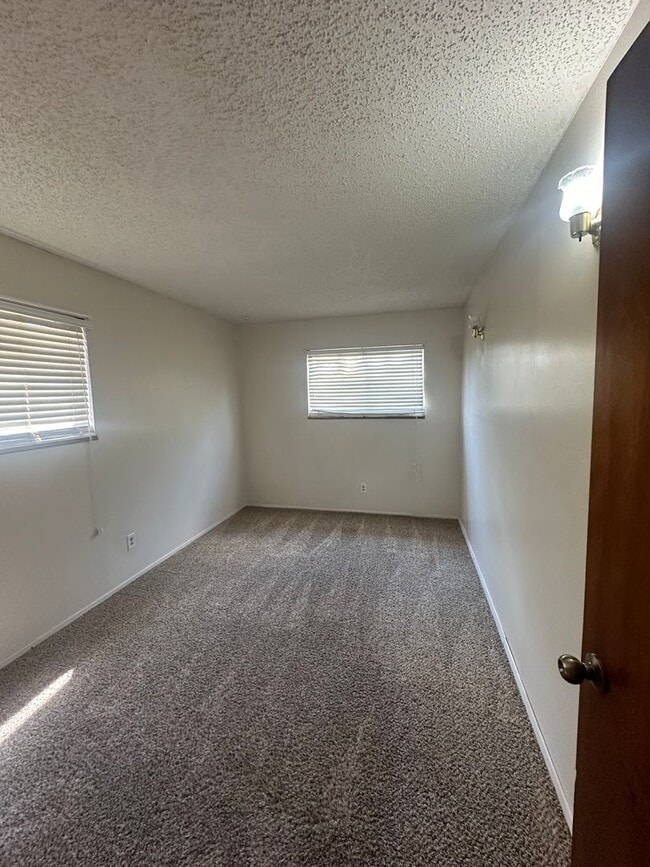 Building Photo - Cozy and Comfortable 3 Bed Home! Sandia Sc...