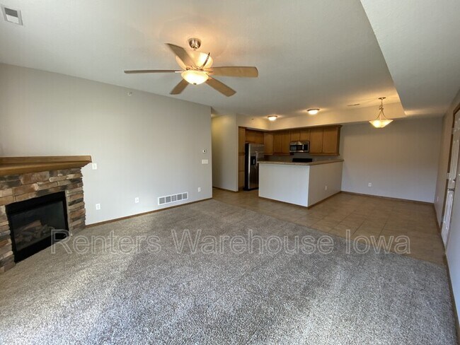 Building Photo - 2000 Meadow Ct