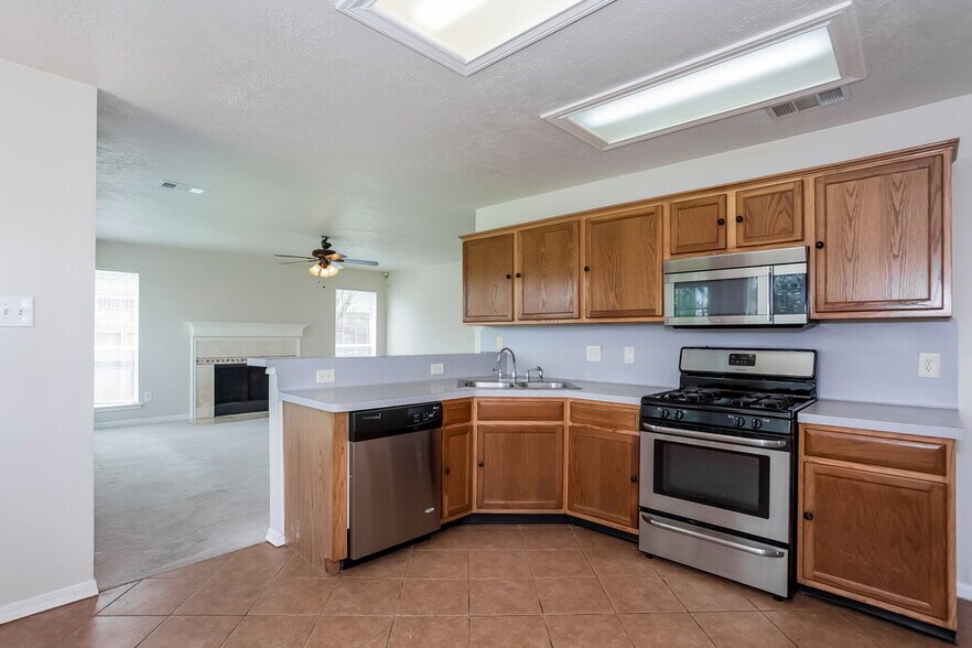 Building Photo - 17806 Oakland Mills Dr