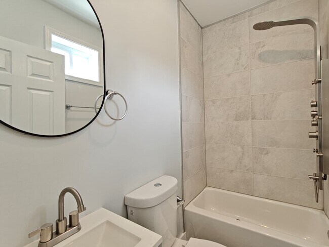 Building Photo - 1404 N 21st St