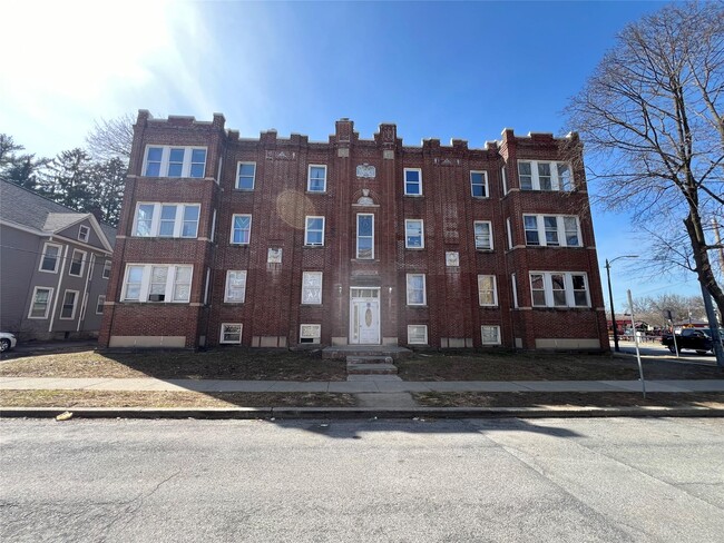 Building Photo - 400 Church St