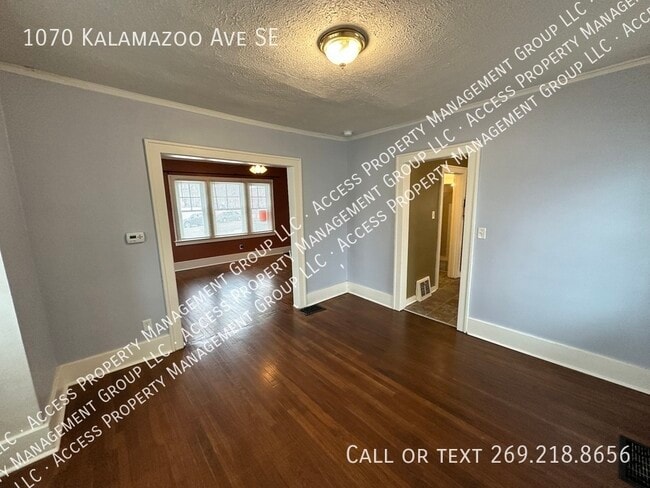 Building Photo - 1070 Kalamazoo Ave SE